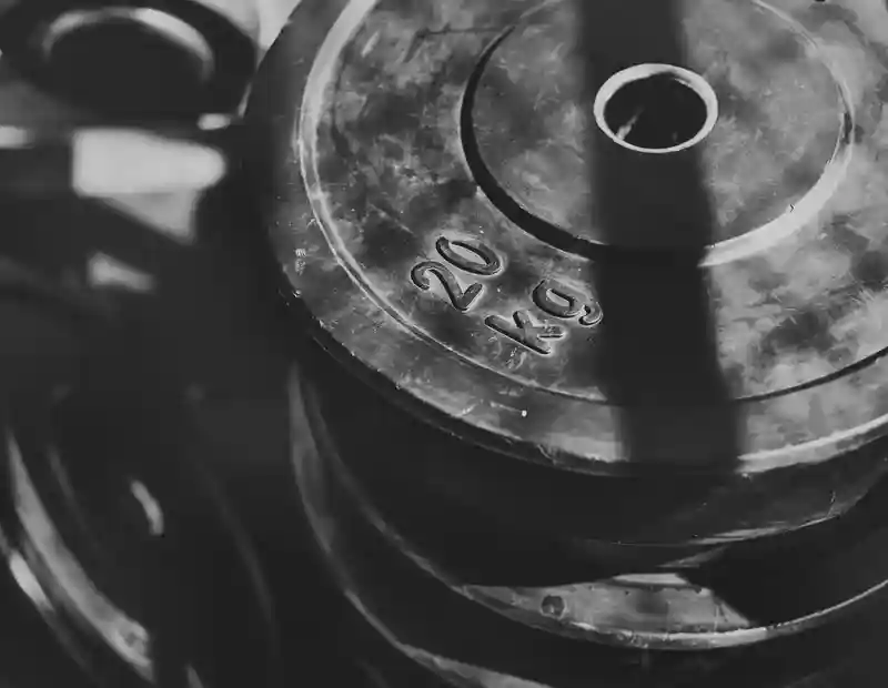 Bumper Plates vs Iron: Which Weight Plates Are Best for Strength Training?